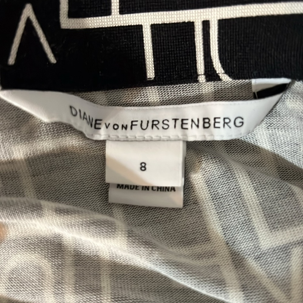 DVF Diane von Furstenberg NEW JEANNE TWO Monogram Wrap Dress Size 8 - Picture 4 of 6